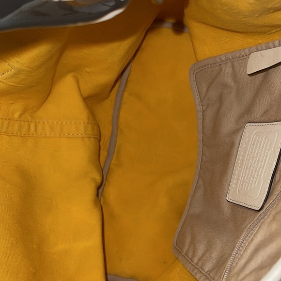 Coach Hadley signature duffle bag/wrist bag. Medium size - Picture 14 of 16